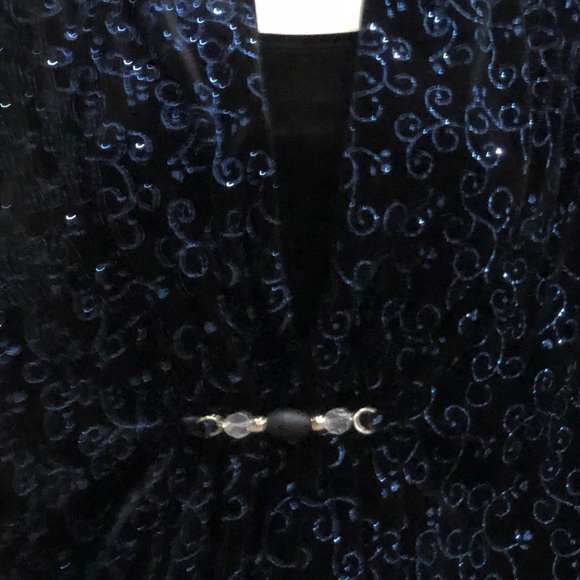Elements sapphire blue velvet shimmer top!😍 - Picture 4 of 4